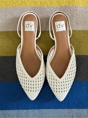 Dolce Vita caashe white woven pointed slingback flats